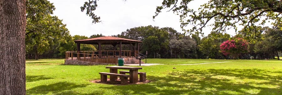 Photo of pavilion and picnic area at Lawson's Point.