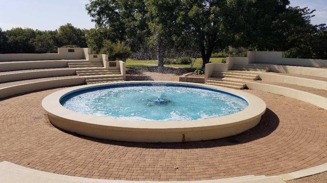 Photo of fountain at Miss Nellie's Pretty Place.